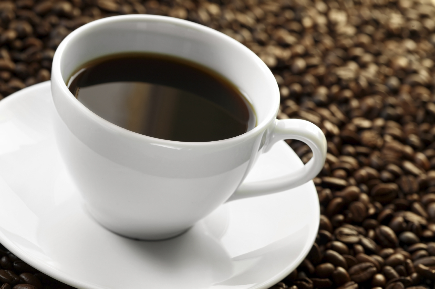 コーヒーカップとコーヒー豆
